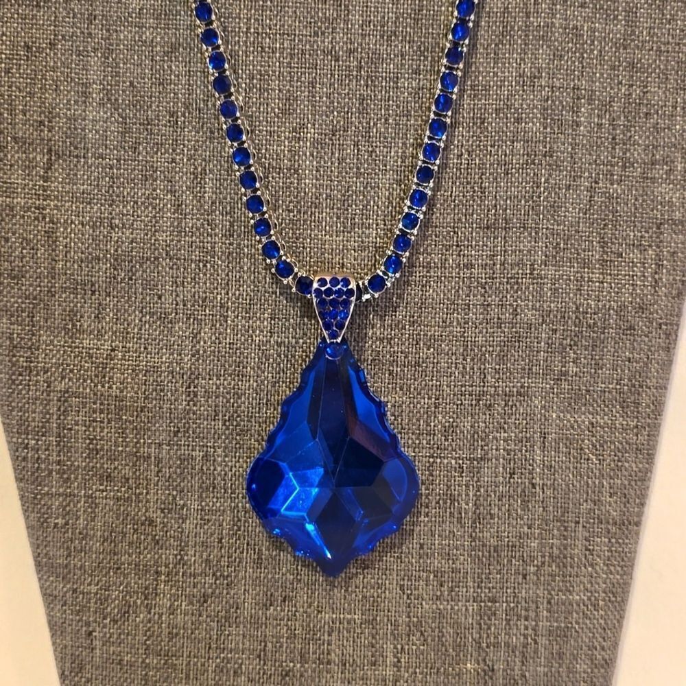 Austrian Crystal Necklace! Excellent CRAFTSMANSHIP! NWOT!